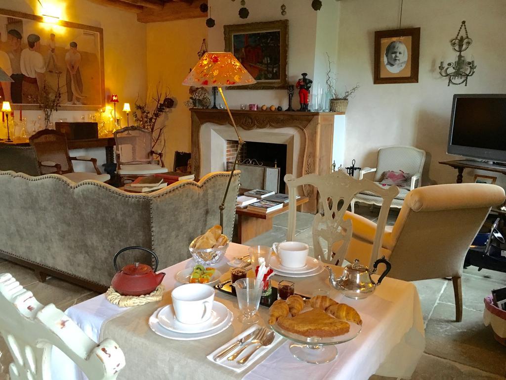 Les Volets Bleus Bed & Breakfast อาร์กองส์ ภายนอก รูปภาพ