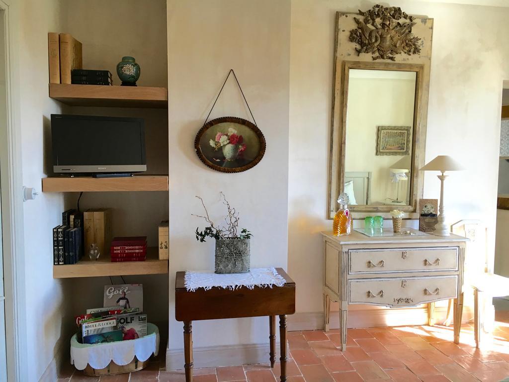 Les Volets Bleus Bed & Breakfast อาร์กองส์ ภายนอก รูปภาพ