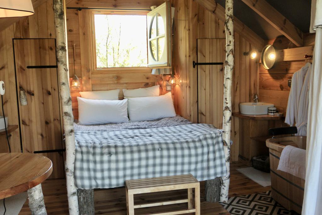 Les Volets Bleus Bed & Breakfast อาร์กองส์ ภายนอก รูปภาพ