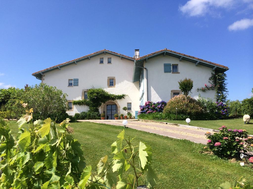 Les Volets Bleus Bed & Breakfast อาร์กองส์ ภายนอก รูปภาพ