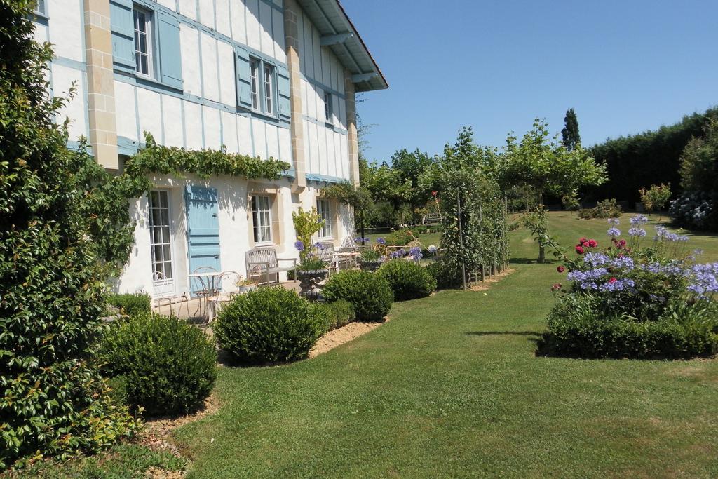 Les Volets Bleus Bed & Breakfast อาร์กองส์ ภายนอก รูปภาพ
