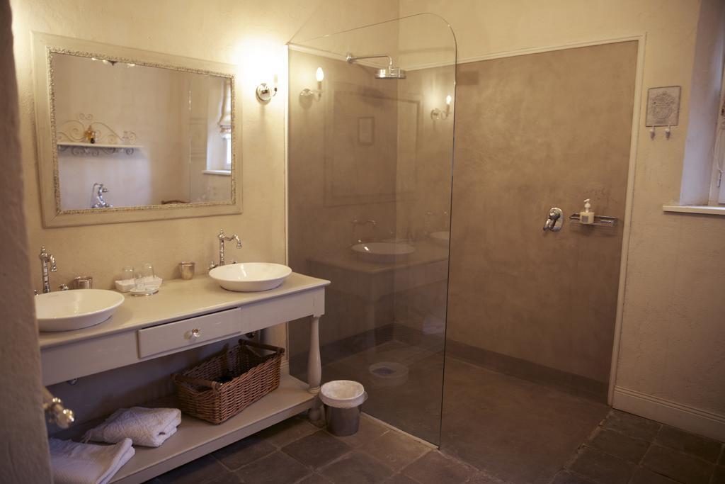 Les Volets Bleus Bed & Breakfast อาร์กองส์ ห้อง รูปภาพ