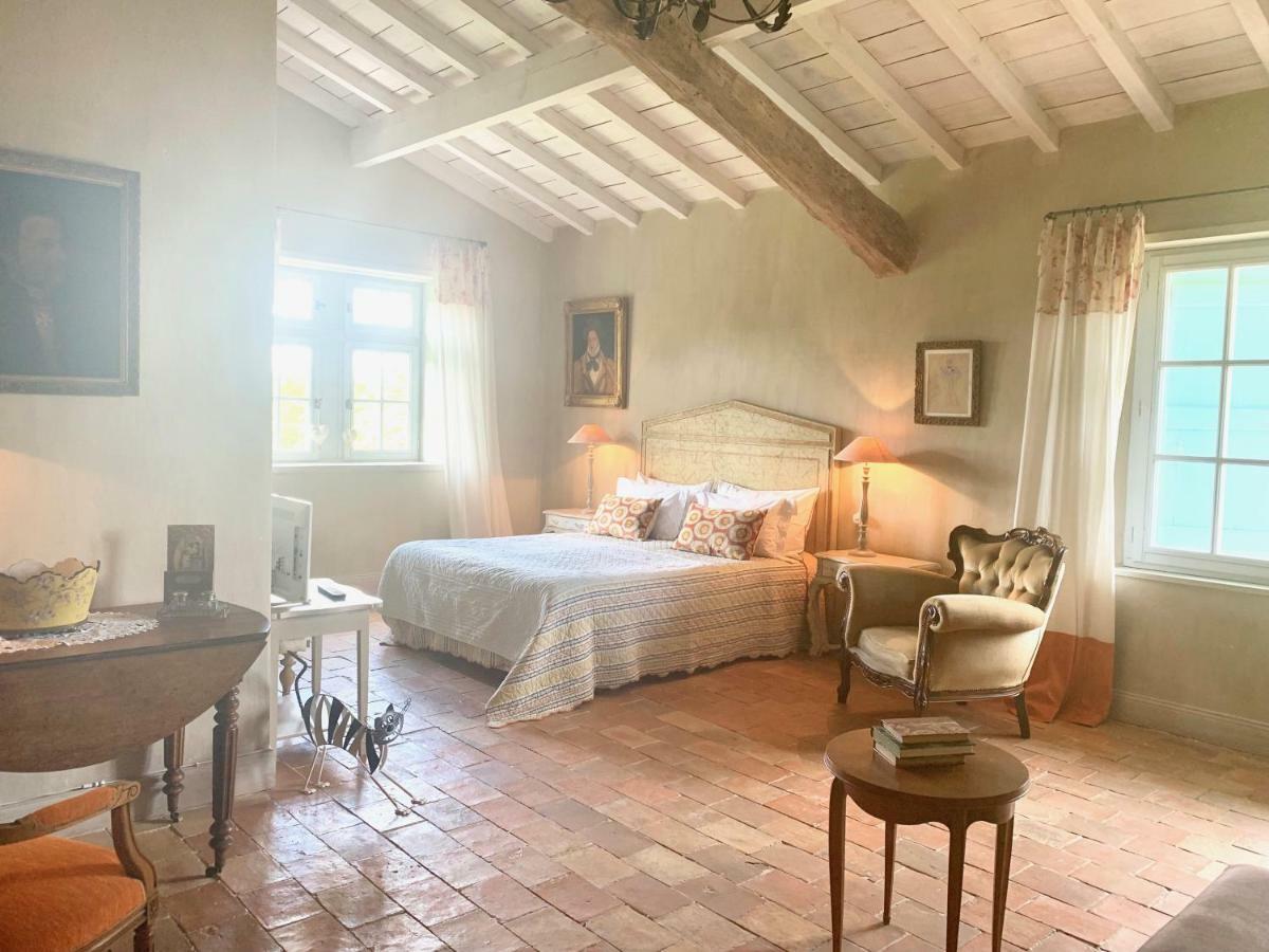 Les Volets Bleus Bed & Breakfast อาร์กองส์ ภายนอก รูปภาพ